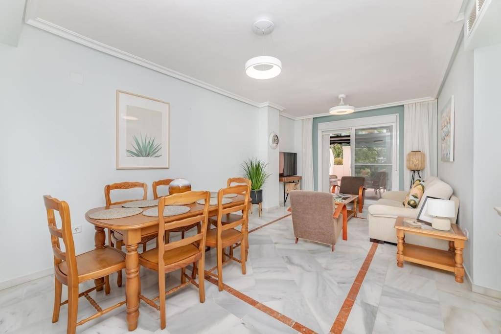 Fantastic Terrace At 3 Bedroom Locrimar Rdr400 Apartment *
