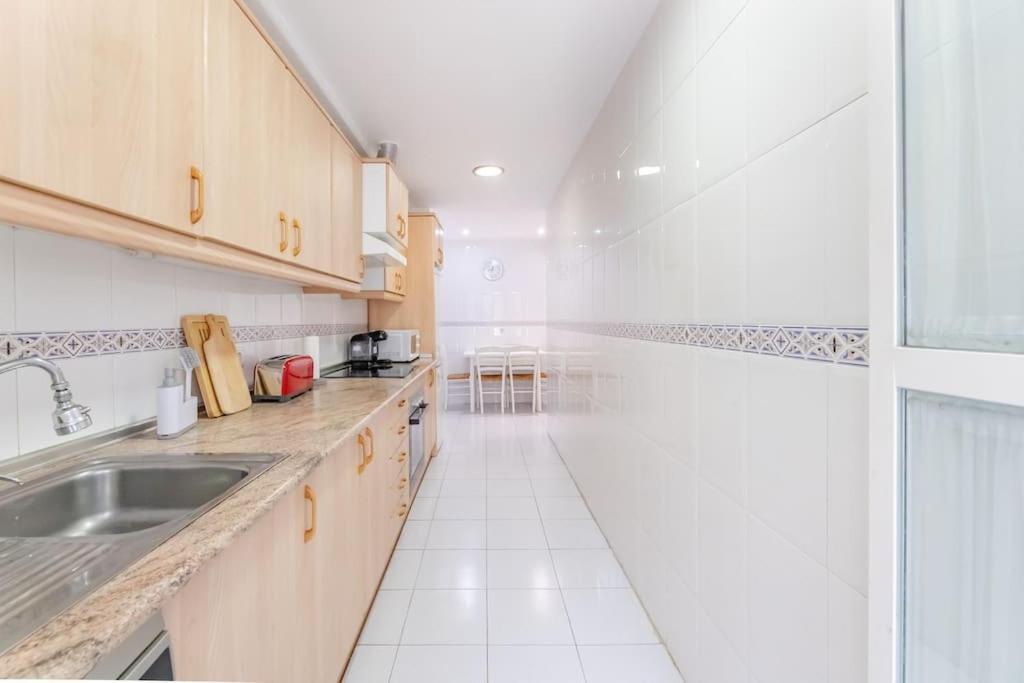Fantastic Terrace At 3 Bedroom Locrimar Rdr400 *